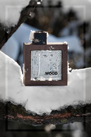 Wood. Dsquared fragrance perfume photography.